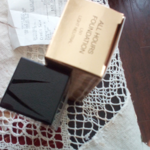 Yves Saint Laurent All Hours matte foundation - Picture 2 of 4